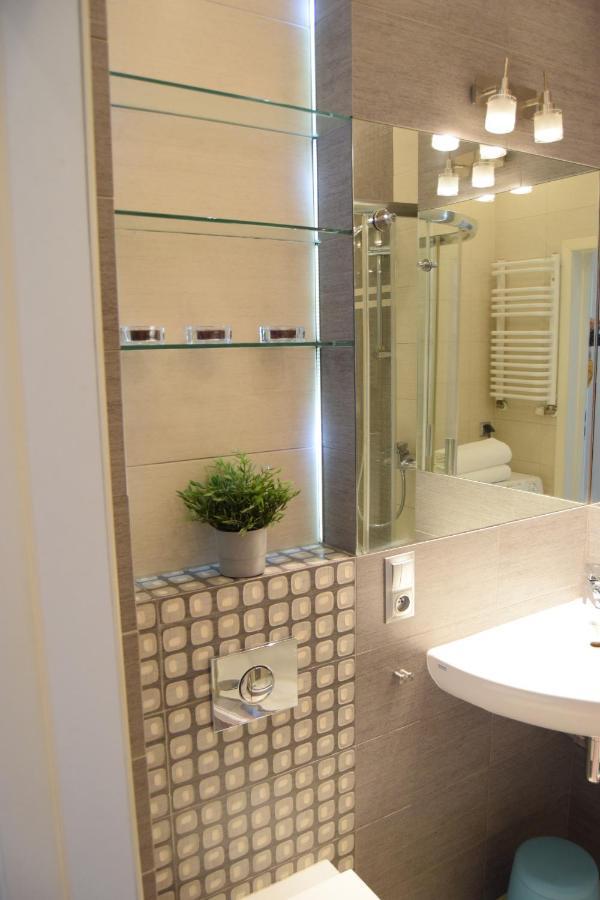 Be My Guest - Krucza Elegant Apartment - Rondo De Gaulle'A Center Of Warsaw Metro Wi-Fi Breakfast 外观 照片