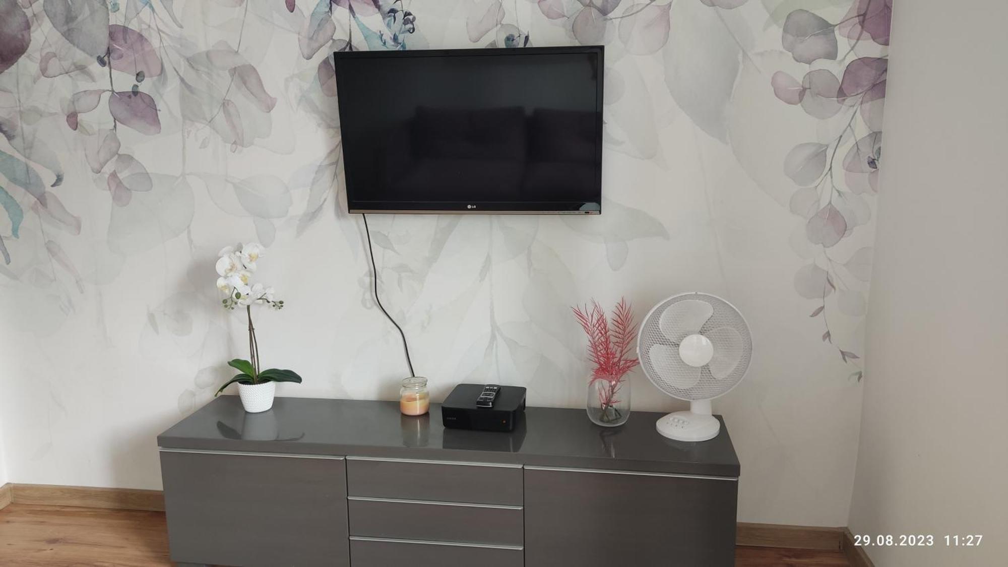 Be My Guest - Krucza Elegant Apartment - Rondo De Gaulle'A Center Of Warsaw Metro Wi-Fi Breakfast 外观 照片
